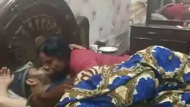 Cheater bhabhi keeps camera before having sex with lover