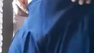 Amateur webcam model from India willingly demonstrates XXX parts