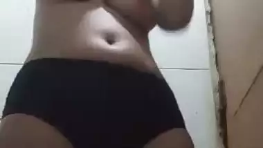 A 19-year-old girl records her nude video in her bathroom