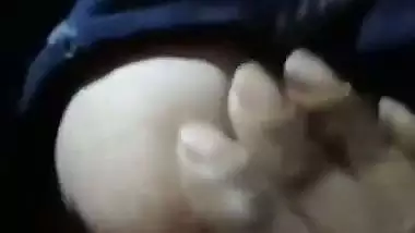 Chubby Bangla lady allows her cousin to press her boobs