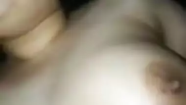 Husband is out but friend fingers muff of Desi MILF to XXX orgasm