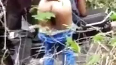 Nepali couple’s outdoor xxx video on a bike