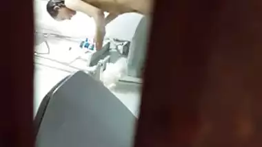 Hairy pussy sister bathing naked caught by brother