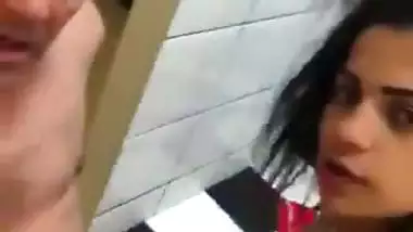 Delhi babe enjoys her sugar daddy’s dick in the Indian xxx