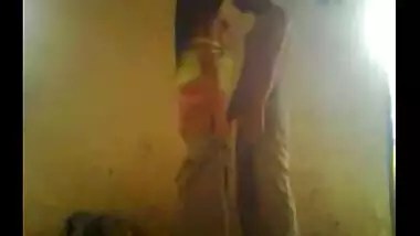 Desi bhabhi hardcore chudai MMS with her Indian young tenant