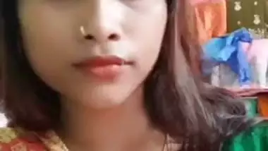 Hot wife on Chamet goes nude during paid viral cam chat