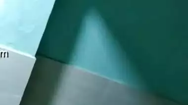 Zippy Desi MILF exposes her XXX tits and puts a yellow sari on