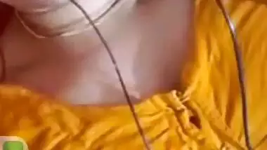 Bhabhi opens blouse and sits naked for fingering
