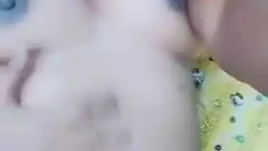 Naked Indian cutie wakes up and decides to record porn clip for BF