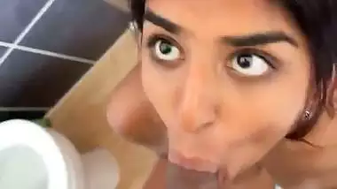 Sexy Chennai girl’s hot Tamil sex video from the bathroom