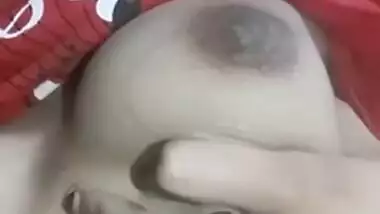 Spectators wait for a close-up porn video and the Desi chick films it