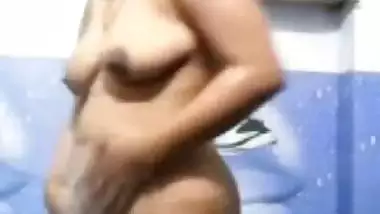 Cute bhabhi bathing naked video MMS latest release