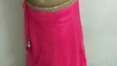 Good-looking Indian dancer during performance flashes small XXX tits