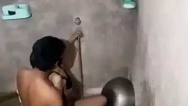 Indian sex MMS of a guy fucking his GF in the bathroom
