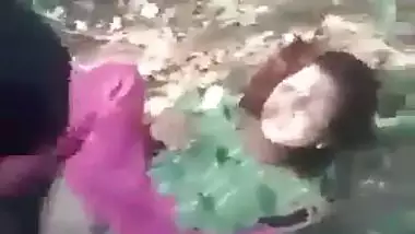 A village whore’s desi chudai by a group of perverts