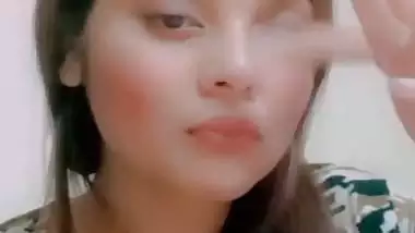 Beautiful big melons showing desi girl selfie viral clip