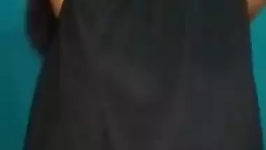 Desi female in a long black skirt exposes legs and boobies in sex show