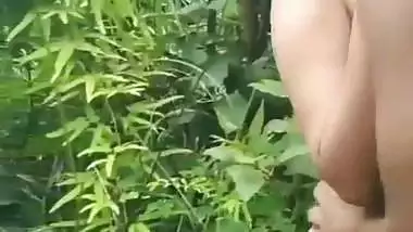Village couple’s outdoor Indian sex video from the forest