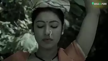 Local hoodlum Desi Bhabhi fuck In the jungle she is terrified, XXX clip