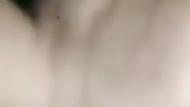 Desi girl makes a XXX video where she strips down to make it MMS