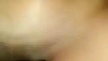 Desi chick slides her XXX pussy on the guy's thick dick in MMS clip