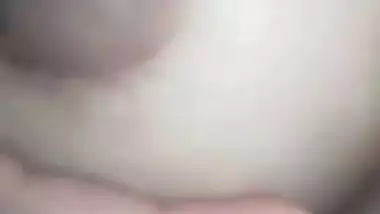 Desi outie pussy and small breasts in close-up MMS video of XXX actress