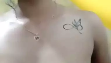 Lankan college teacher nude on video call MMS