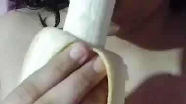 Bengali girl playing with boobs and pussy viral videos