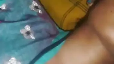 Desi closing eyes and accepting porn video