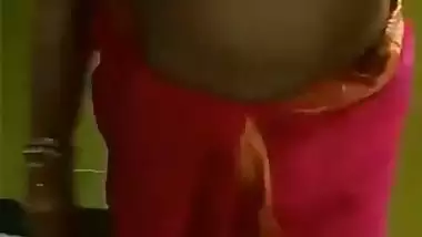 Big boob Tamil Bhabhi strips in nude MMS for her BF