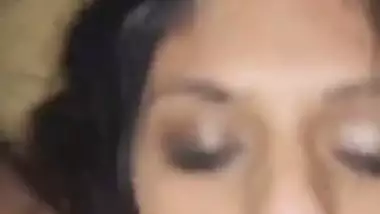 Delhi slut takes cum and pee on her face in hardcore sex