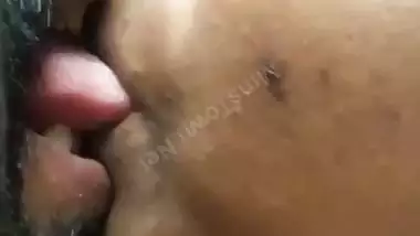 Mature Tamil wife kissing and naked body showing MMS