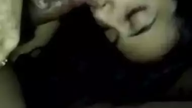 Desi slut gives a XXX blowjob to client who secretly makes an MMS video