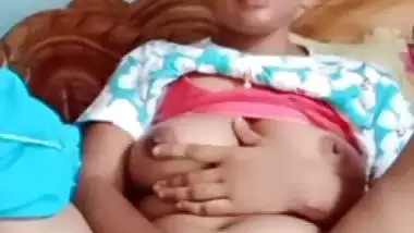 Chubby bhabhi fingering cunt in horny mood viral MMS