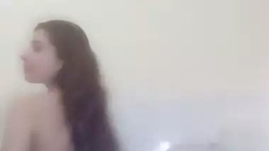 Cute nude desi teen from Kashmir