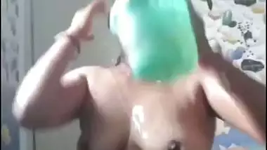 Mature aunty taking bath naked video making viral MMS