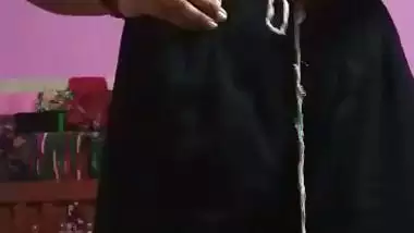 Young Bangladeshi widow striptease fingering video