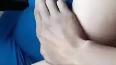 Driver manages to touch Indian passenger's pussy and tits during riding